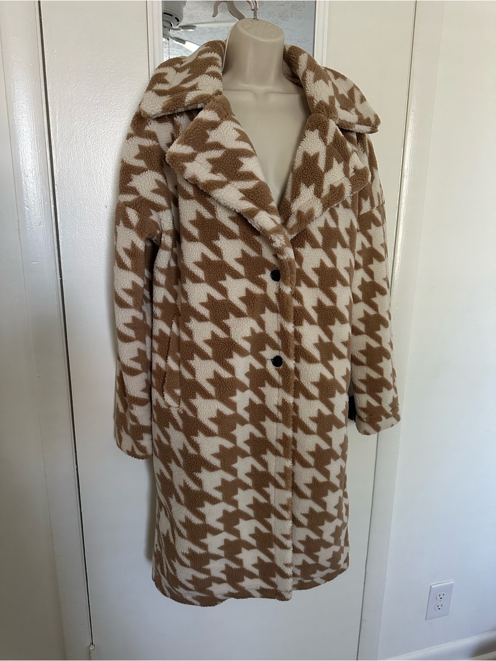 Missguided Camel & Cream Houndstooth Teddy Coat